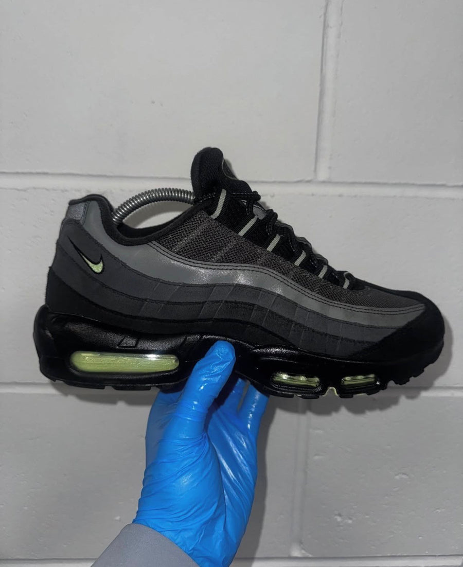 Cleaned trainer